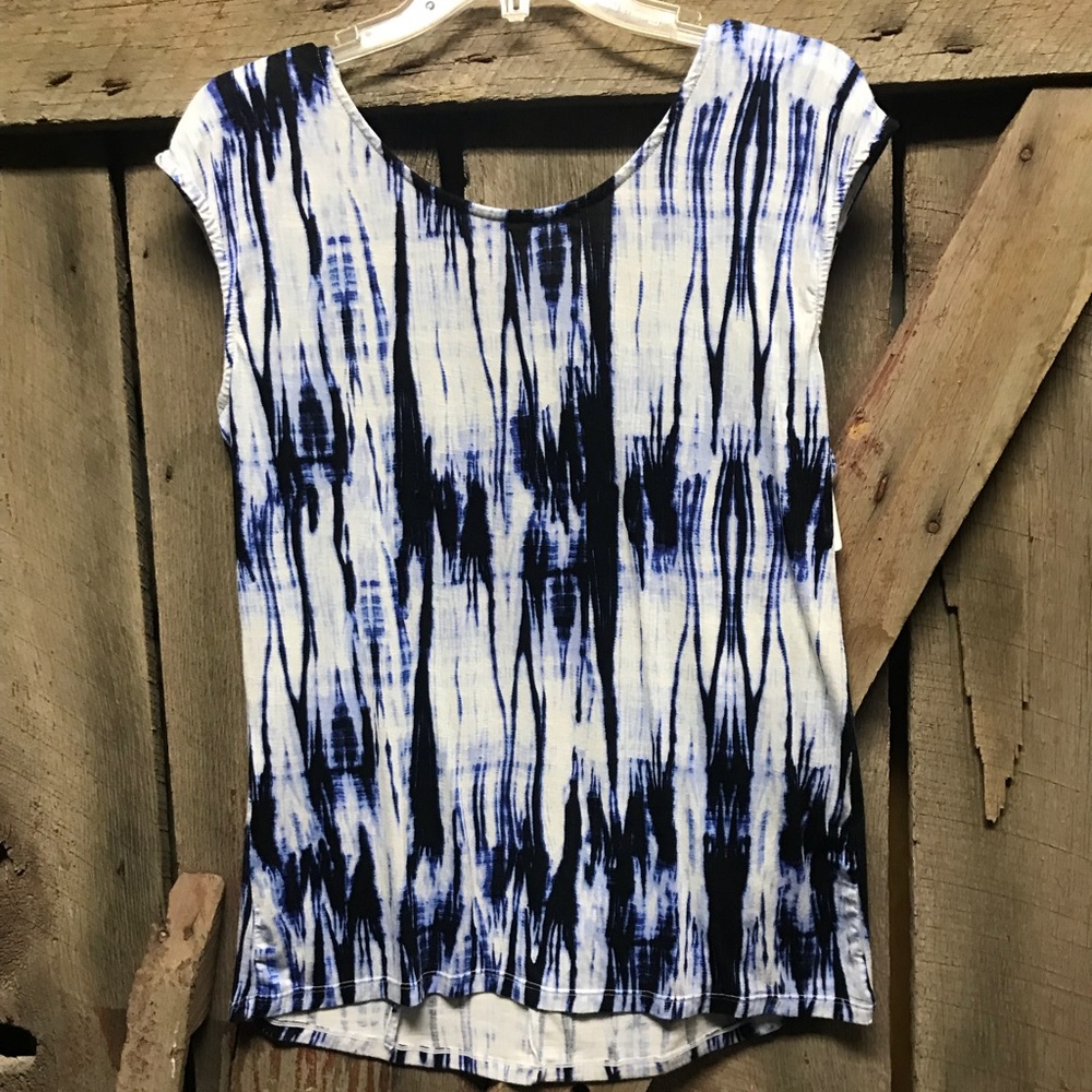 NWT Rose and olive T-shirt tie dye size medium